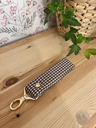 Llavero vichy marrón