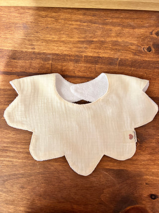 Babero FLOWER / Bambula Ecru