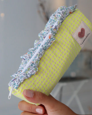 Estuche Volantitos vichy amarillo fluor